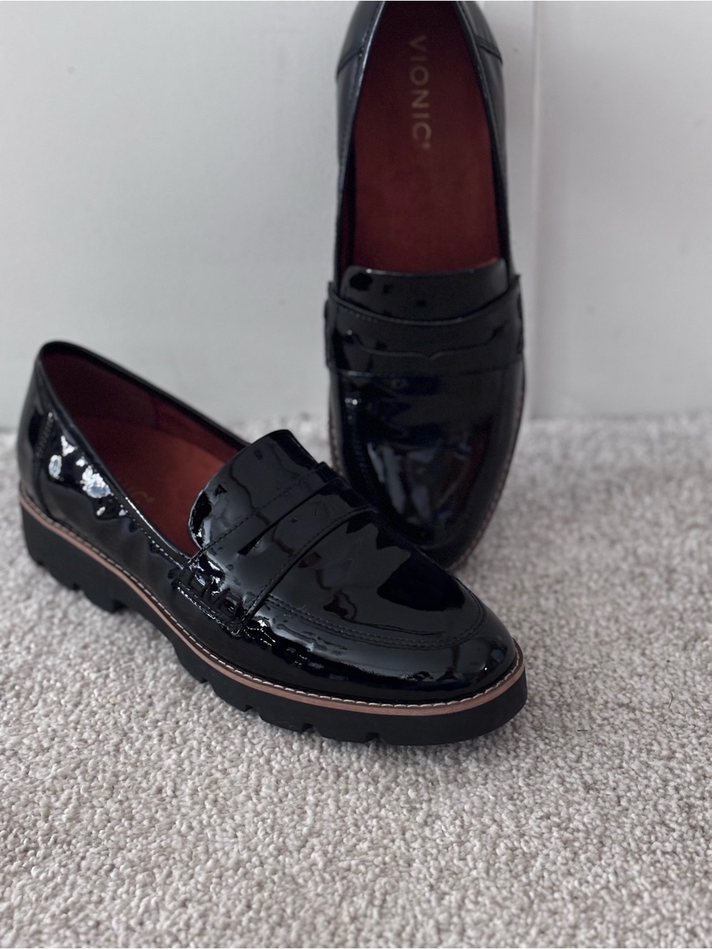 NWOB Vionic Cheryl Black Patent Leather Lug Sole Loafers Size 9 - Picture 6 of 12
